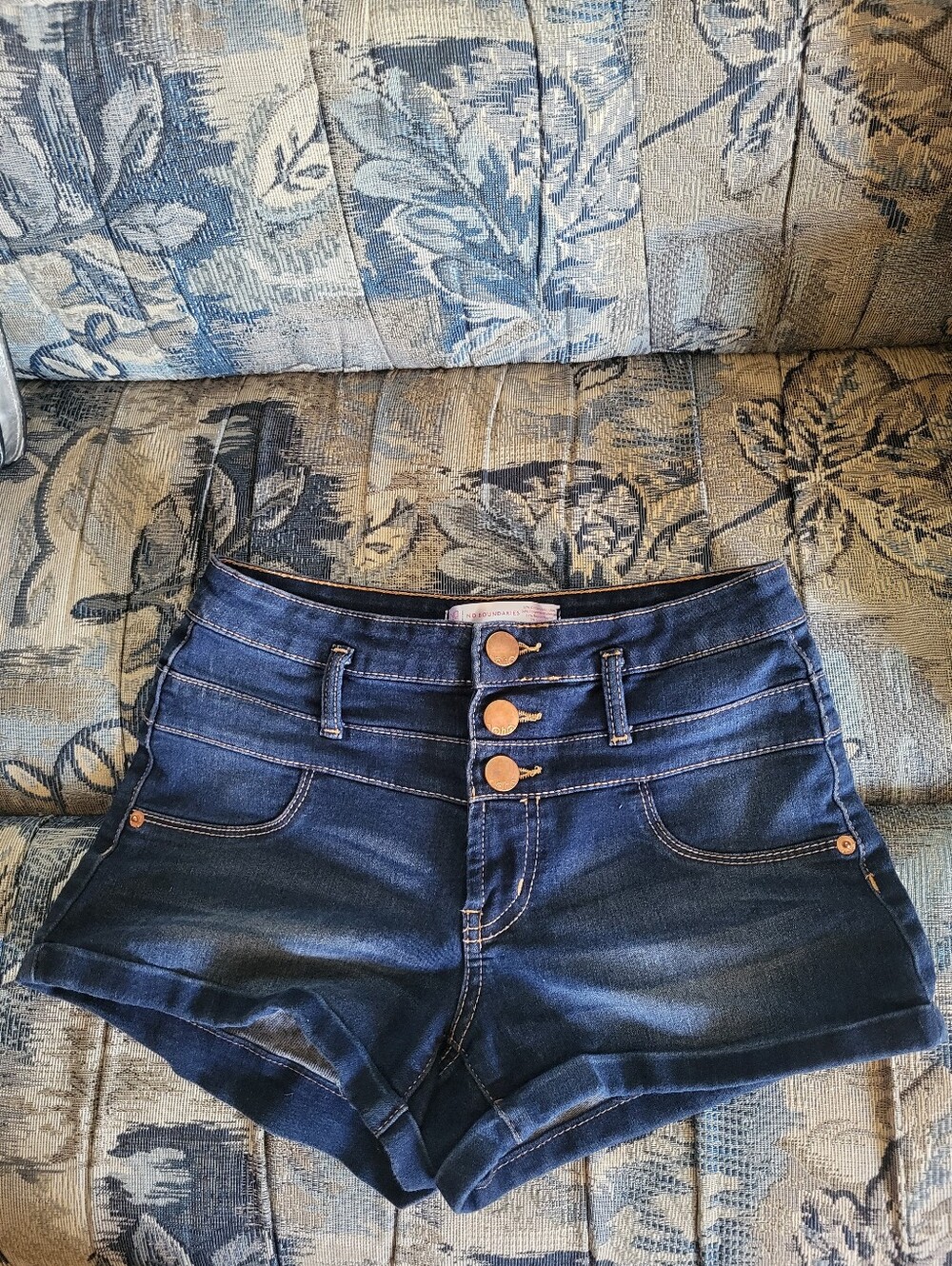 No Boundaries 3-Button High Rise Denim Shorts Dark Wash Cuffed Juniors Size 3
